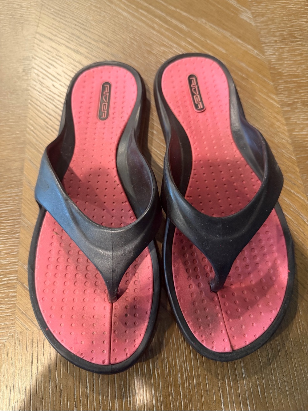Riders by Lee Black Strap Pink Insole Women's Sandals